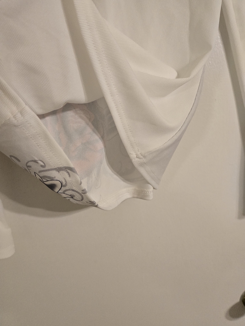 NEW Women's White Long-Sleeve Graphic Tee with Red Rose & Cross Size Small - Picture 13 of 14